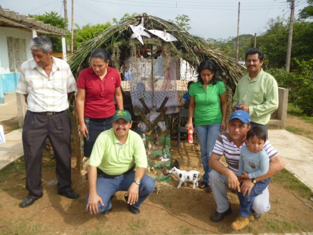 PERSONAL DOCENTE  Y DIRECTOR  PARTICIPANDO EN EL NACIMIENTO.