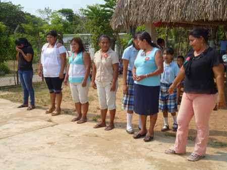 MADRES PARTICIPANDO EN SU FESTIVAL.